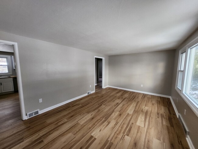 Photo - 311 Rebecca St