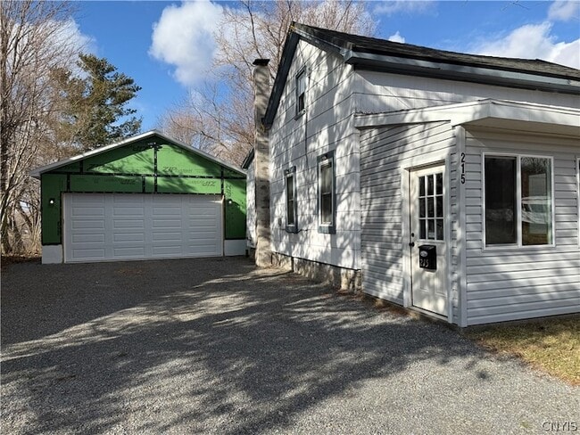 Photo - 215 E Hoard St