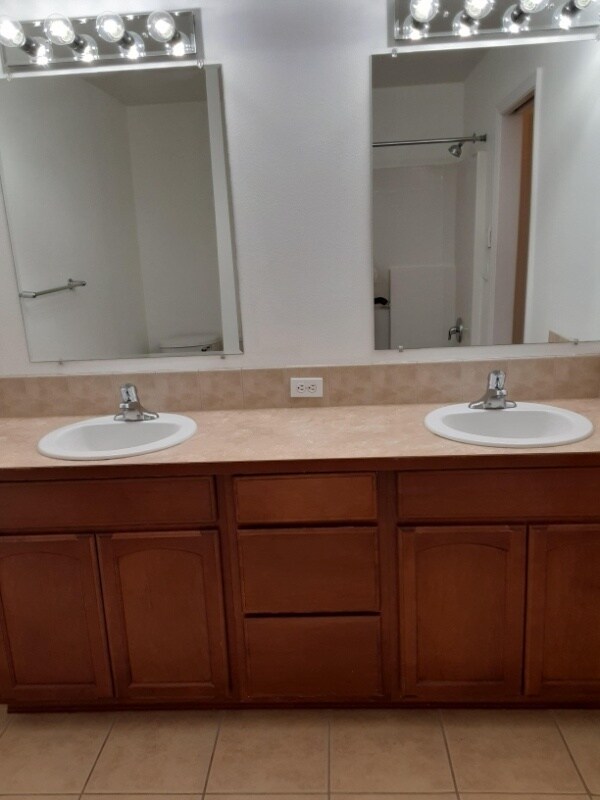 2730 10th Ct SE Townhome For Rent in Olympia, WA