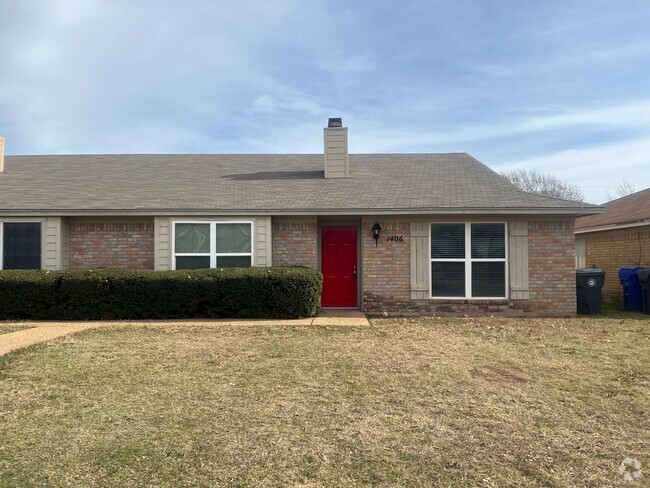 Building Photo - Midway ISD School Rental