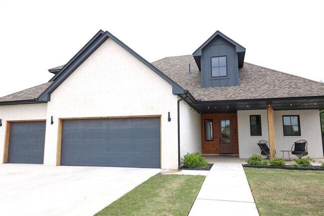 Photo - 2117 Aminas Wy