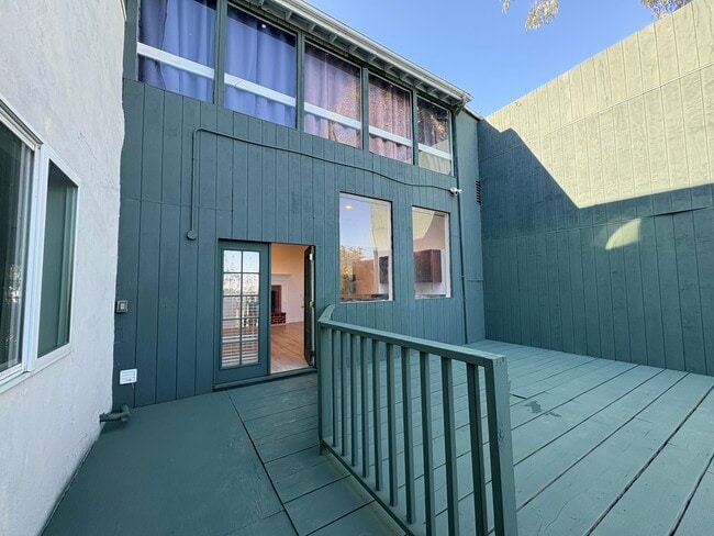Building Photo - 1402 San Remo Dr Rental
