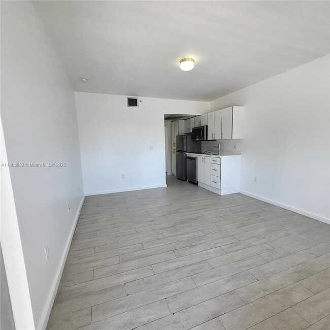 Building Photo - 1601 Meridian Ave Unit 209 Rental
