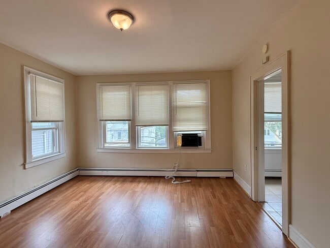 Building Photo - 167 Davis Ave Unit 2