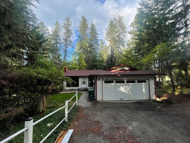 Building Photo - Post Falls House with Acreage!