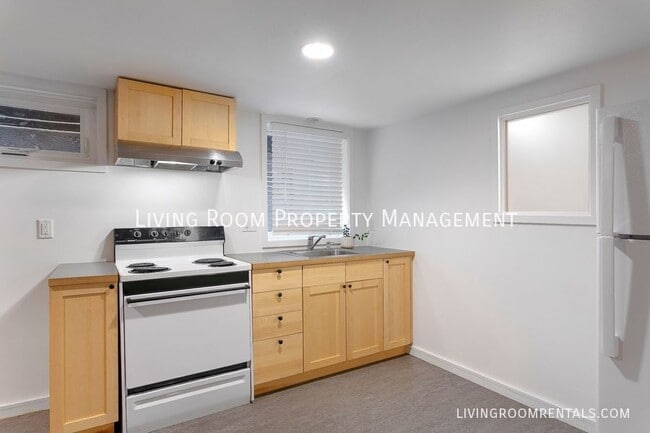 Photo - 2304 NE Emerson St Unit B