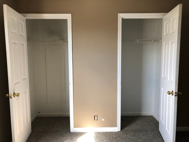 Dormitorio 3 Puerta doble, con vestidor - 346 N Birchwood Dr