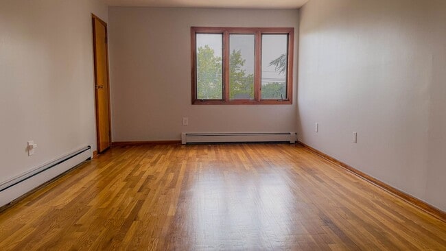 Building Photo - Charming 3BR , 2 BTHRM Duplex in Elizabeth Rental