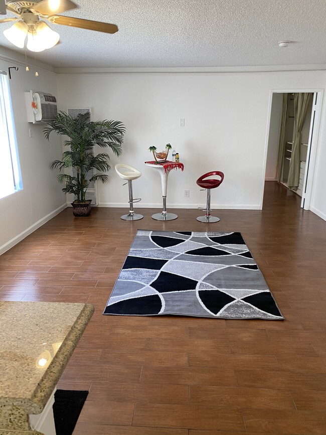 Photo - 1943 Vista Del Mar Ave