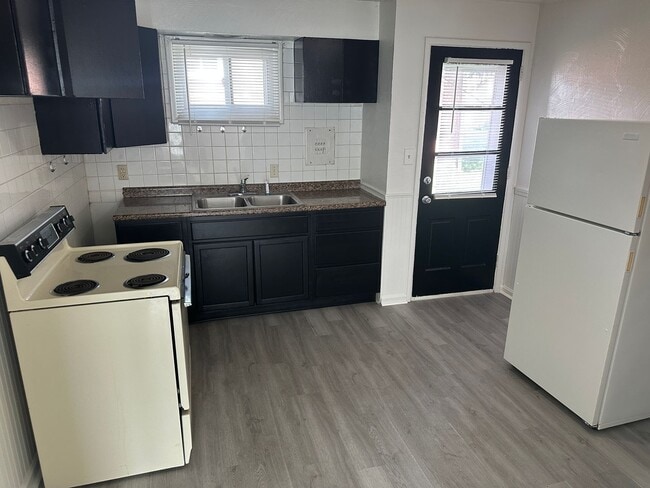 Building Photo - Crescent St. Duplexes Rental