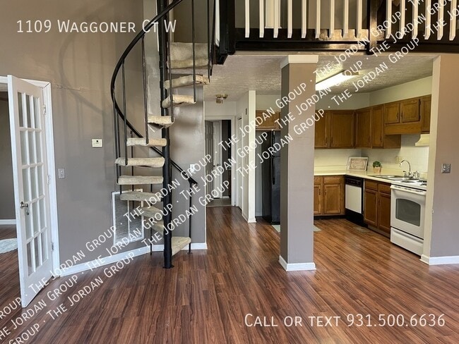 Photo - 1109 Waggoner Ct W