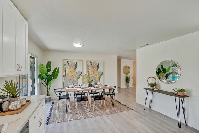 Photo - 74398 Myrsine Ave