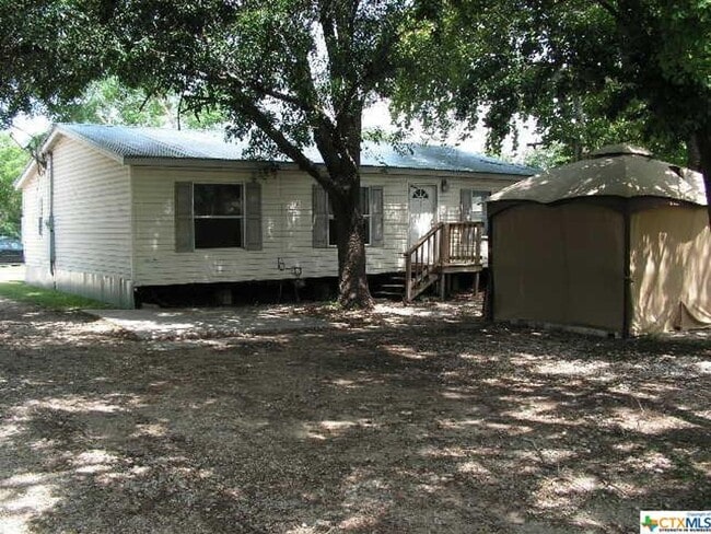 Building Photo - NEW ON MARKET