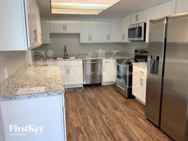 Photo - 1451 Oak Pl