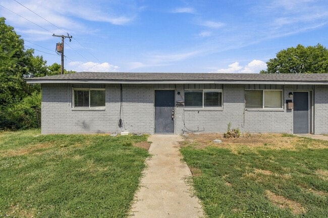 Building Photo - 1072A N Irvington Ave