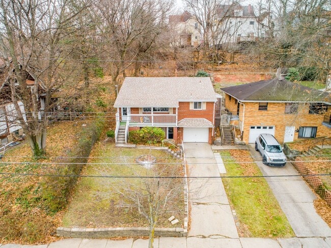 Building Photo - AVAILABLE APRIL 1ST! RENOVATED 3-bedroom!