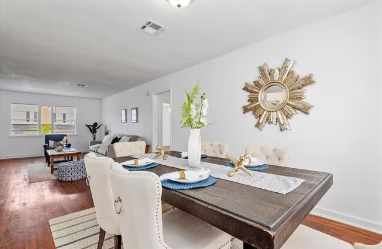 Photo - 3444 Blodgett St