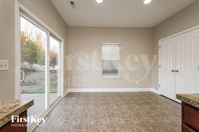 Photo - 137 Rosewalk Ln