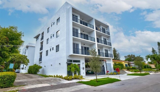 Photo - 2010 SW 25th Ter Unit 303