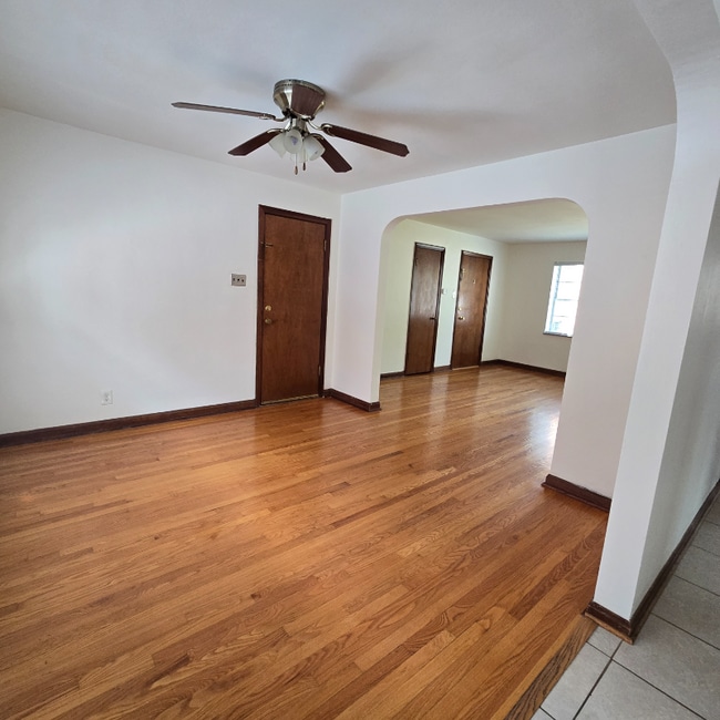 Photo - 5301 Jamieson Ave Unit b