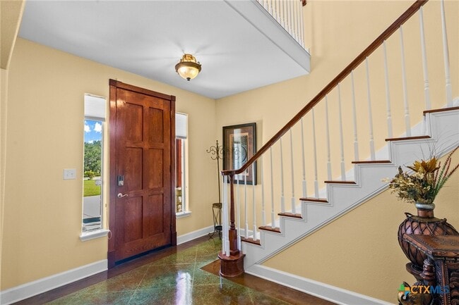 Photo - 130 Post Oak Cir