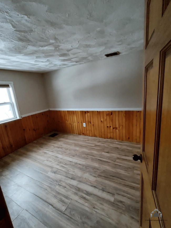Photo - 328 N Pond Rd