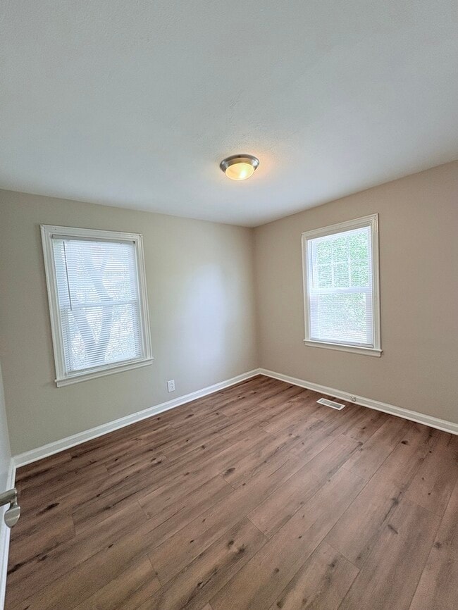 Photo - Available Now - 2552_RENWOOD