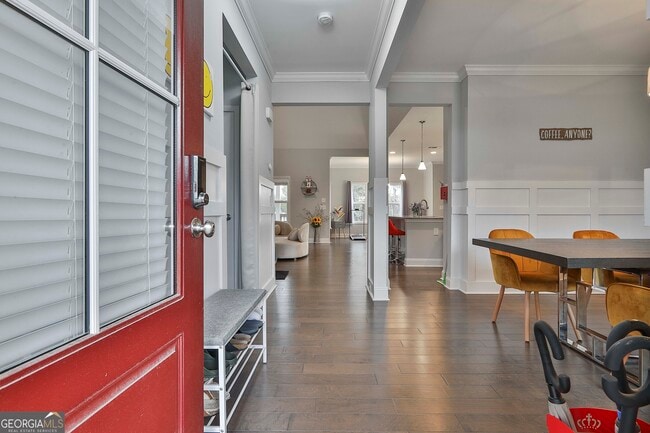 Photo - 405 Lakeview Way