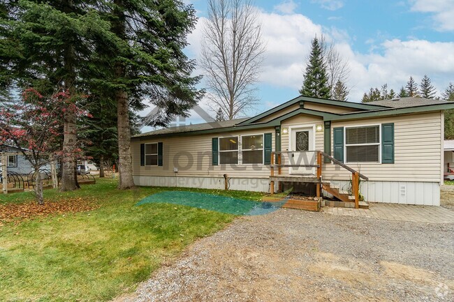 Building Photo - 3 Bedroom 2 Bathroom Home with Off-Street ...