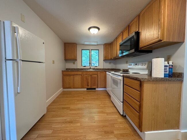 Building Photo - 73 June St Unit 2