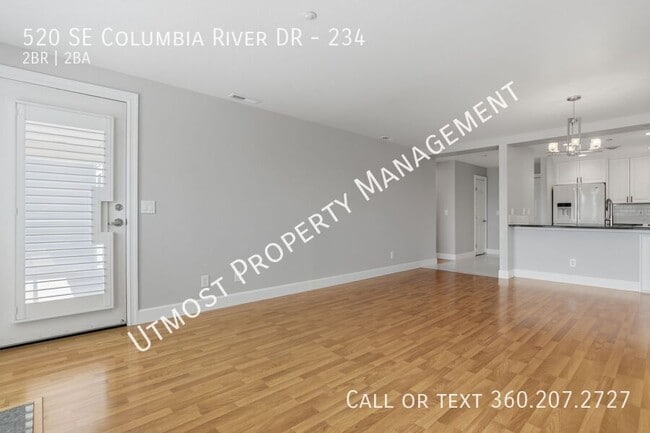 Photo - 520 SE Columbia River Dr