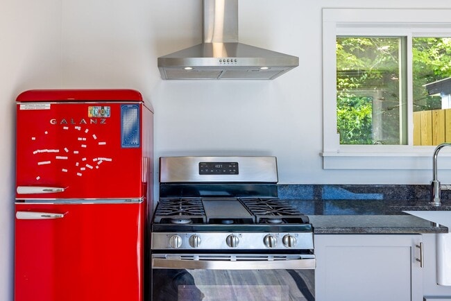 Photo - 5 month lease- Fully Furnished One bedroom...