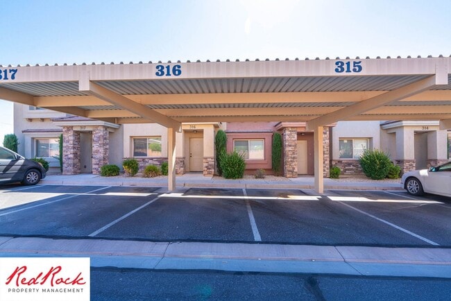 Photo - 3 Bedroom Townhome Near Freeway & Shopping