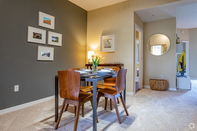 2BD, 2BA - 1092 SF