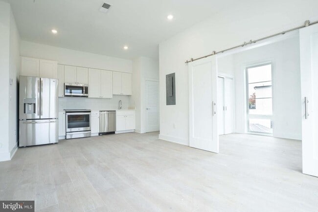 Building Photo - 5301 Connecticut Ave NW Unit 203 Rental
