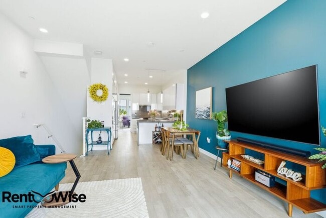 Photo - 594 Hudson Ave