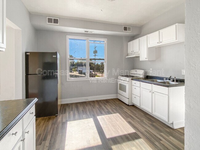 Photo - 812 Butterworth St SW Unit 1