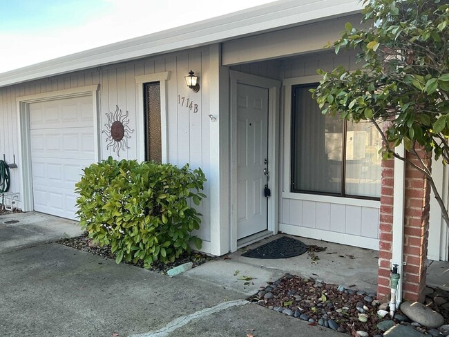 Photo - 1714 Kent St