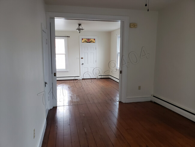 Building Photo - 116 E Main St Rental