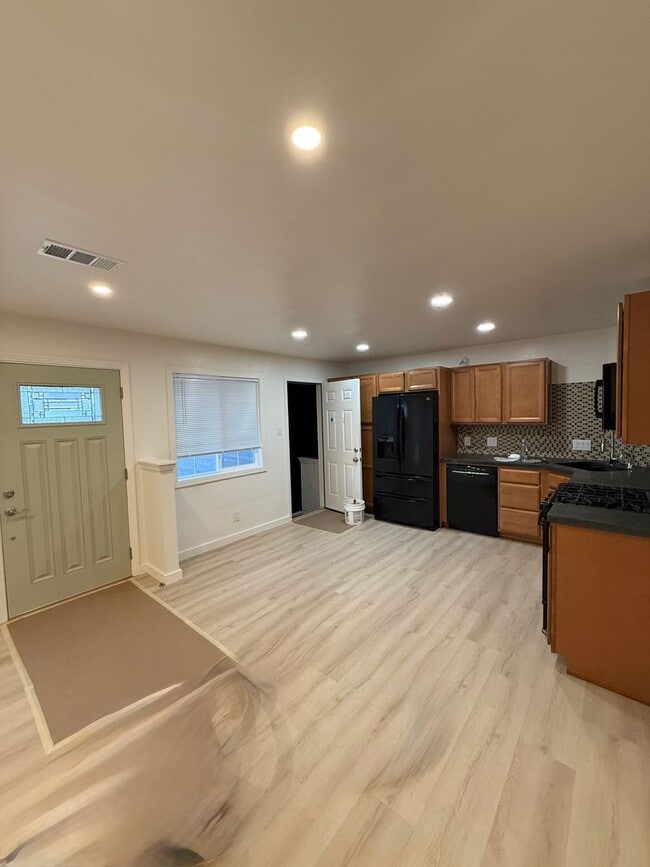 Photo - 770 Topaz Dr