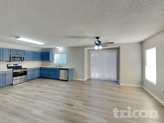 Photo - 10242 Hugue Way