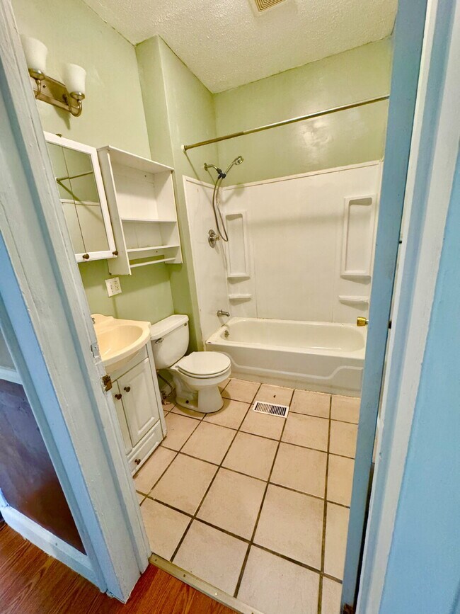 Photo - 2 bedroom, 1 bathroom home in Westminster