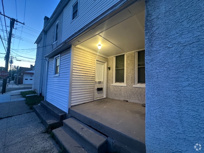 Building Photo - 402 E Vine St Rental