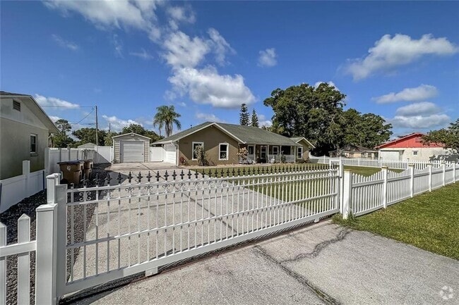 Building Photo - 5572 Myakka Ave Rental