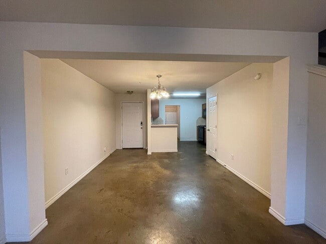 Photo - 4006 Cambridge Dr Unit # B