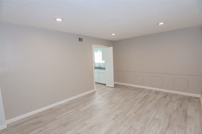 Photo - 1027 Montour Dr