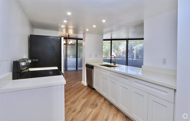 Building Photo - 21075 NE 34th Ave Unit 205 Rental