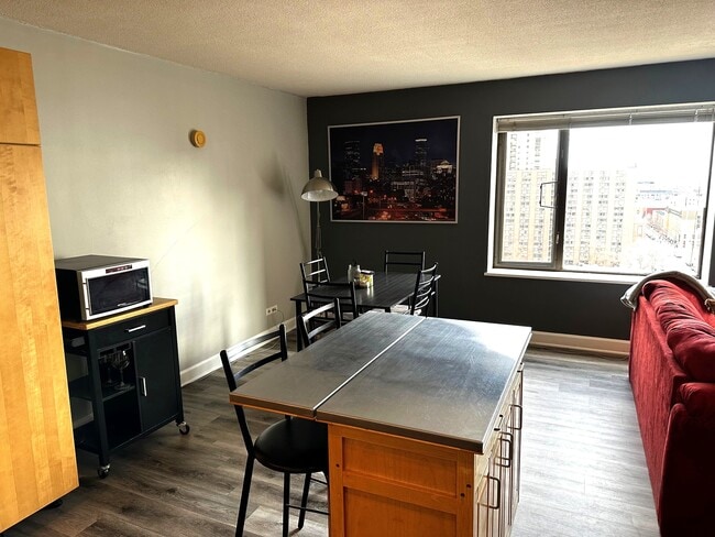 Building Photo - 15 S 1st St Unit A1504