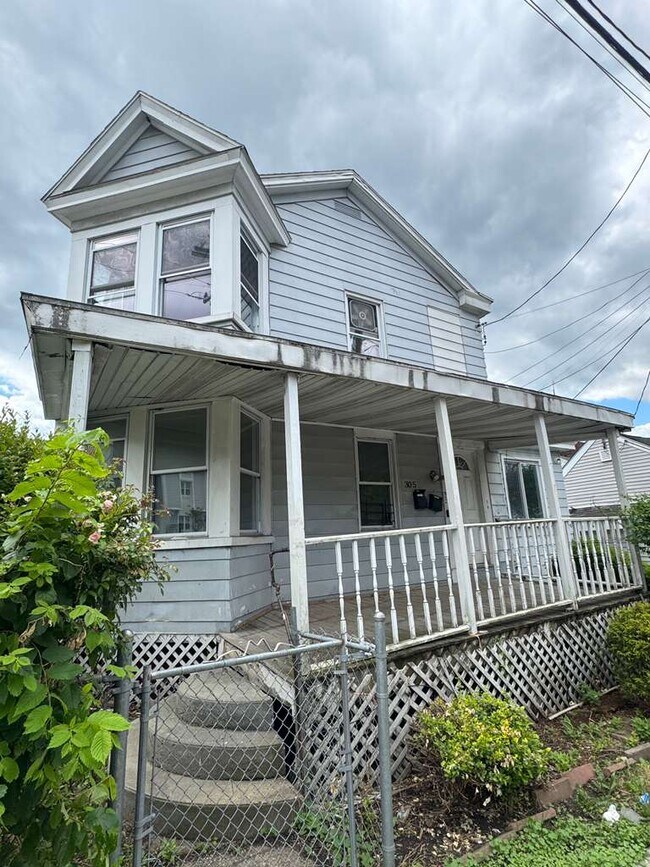 305 Jackson St