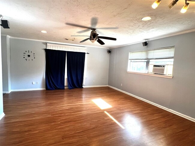 Photo - 15703 Jersey Dr